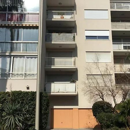 T1 Climatise Au Port De Avec Veranda Meublee, Proche Plages Et Commerces - Fr-1-335-186 *