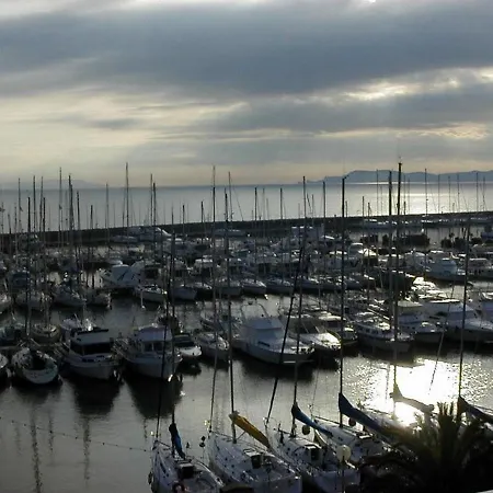 T1 Climatise Au Port De Avec Veranda Meublee, Proche Plages Et Commerces - Fr-1-335-186 *