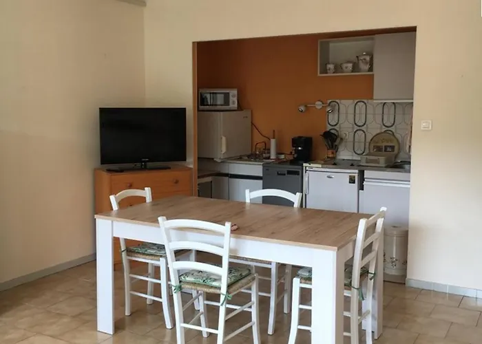 T1 Climatisé Au Port De Avec Véranda Meublée, Proche Plages Et Commerces - Fr-1-335-186 Hyères