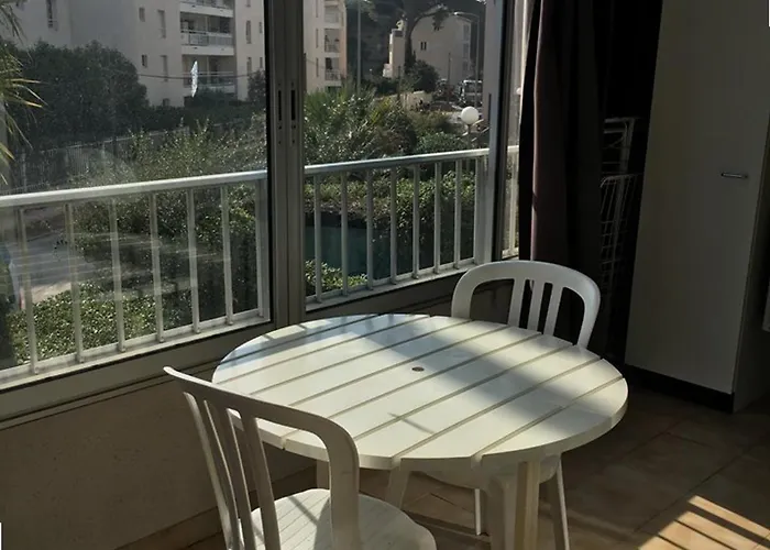 Appartement T1 Climatisé Au Port De Avec Véranda Meublée, Proche Plages Et Commerces - Fr-1-335-186