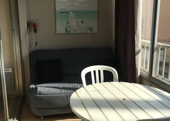 T1 Climatisé Au Port De Avec Véranda Meublée, Proche Plages Et Commerces - Fr-1-335-186 *