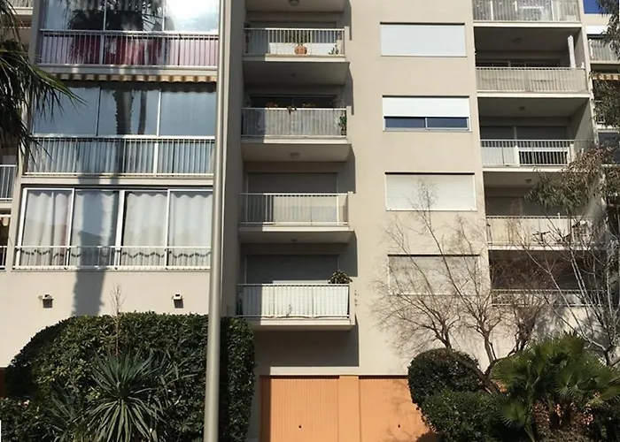 T1 Climatisé Au Port De Avec Véranda Meublée, Proche Plages Et Commerces - Fr-1-335-186 *