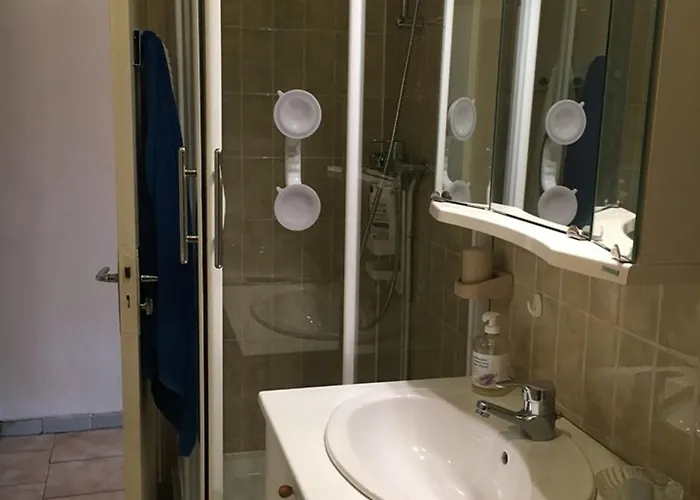 Appartement T1 Climatisé Au Port De Avec Véranda Meublée, Proche Plages Et Commerces - Fr-1-335-186 Hyères