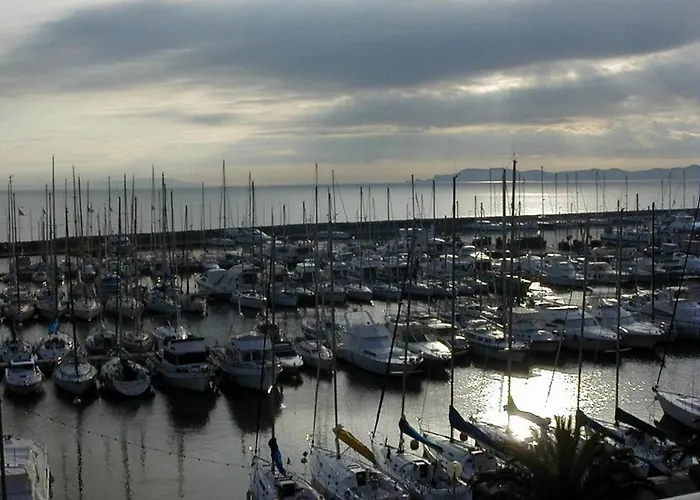 T1 Climatisé Au Port De Avec Véranda Meublée, Proche Plages Et Commerces - Fr-1-335-186 *